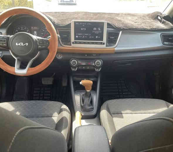 سلام عليكم كيا ريو 2023 سياره باسمي ماشيه 43الف وارد امريكي حادث بنيد ودعاميه وبيه صبغ جاملغ خلفي قطعه زغيره 
سياره كامله السعر 115 متلكه هيج سعر  اتصال ***********
