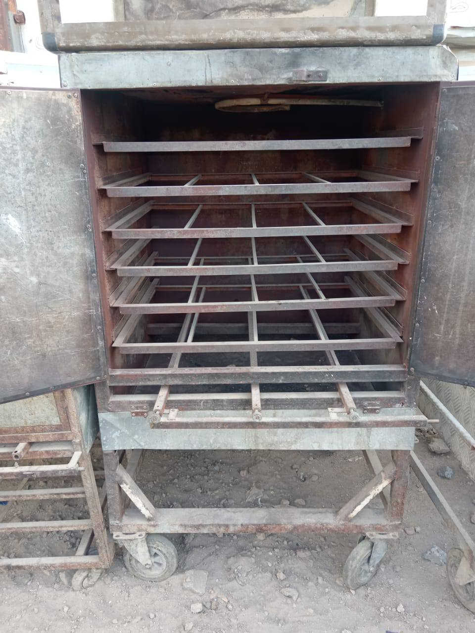 سلام عليكم فرنين للبيع سعر الواحد ١٠٠ الف المكان بغداد المعامل الباويه 
الهاتف ***********
