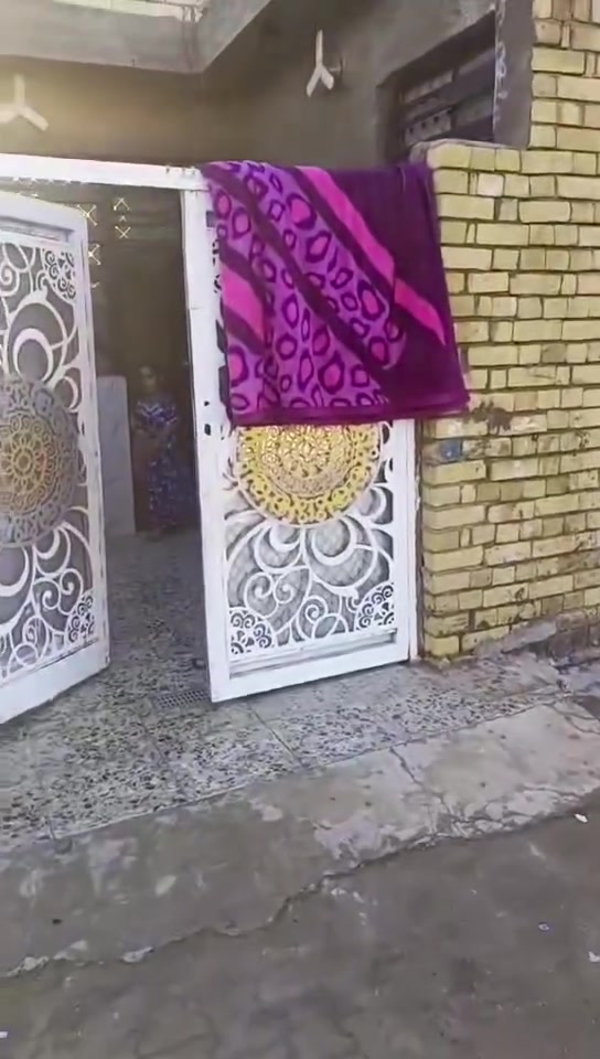 اسلام عليكم يوجد بيت للبيع 
 لعنوان  مقابيل زنود الست الحمداني شارع البانزين خانه  بيت نضيف بنيان جديد سند 25  خدمات كامله
مساحه 100 متر مربع  مثل ما موضح بل فيدو  سعر 33 مليون


**إذا كنت صاحب هذا الإعلان وتريد حذفه لأي سبب، رجاءا أرسل رسالة إلى الدعم الفني**