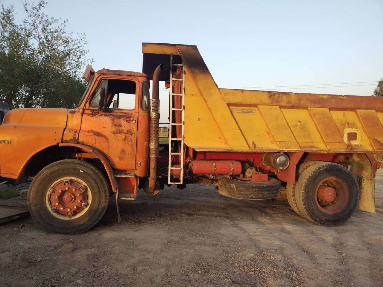 مان للبيع موديل ٨٢ محرك ٢٥ لا تنقيص ولا تبخير كير ٢٥ مال قجمه اكسل ١٨ شاصي مكفول رقم انبار تحويل ثاني يوم السعر ١٨ وبيه مجال الاتصال على الرقم ***********
