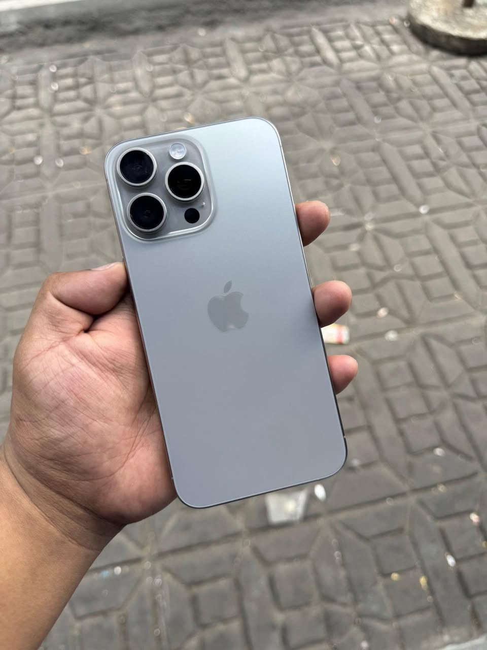 ايفون 15برو ماكس شرط يذا مبدل بيه شي يرجع بطاريه 86عدد دورات500سعر مليون و 100وبيه مجال ***********
