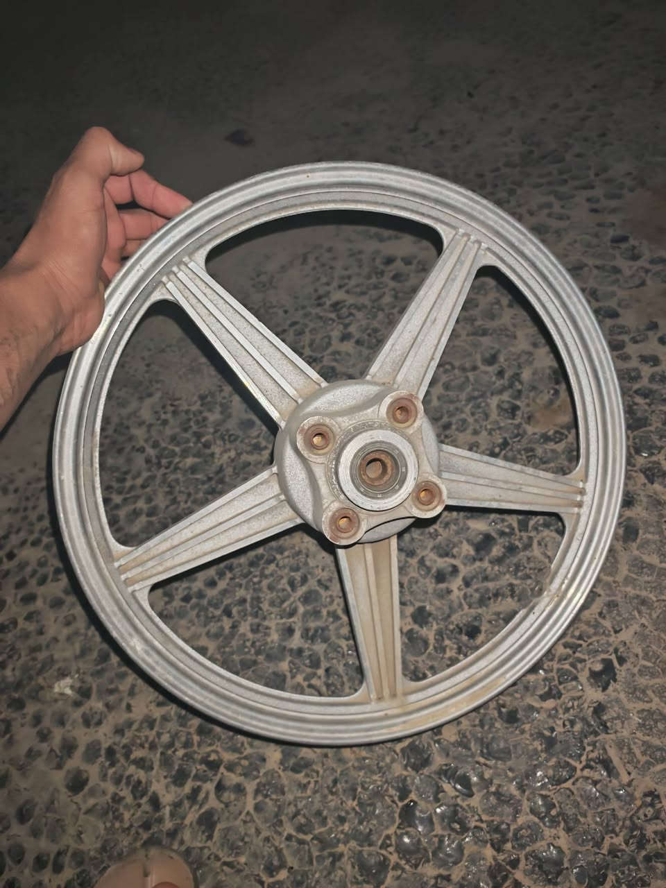 سلام عليكم غراض 4كير تانكي وصفاحيات ويل خلفي نجمه نضيف مكفول من العواج 
حط سعرك وتعال اخذهن


**إذا كنت صاحب هذا الإعلان وتريد حذفه لأي سبب، رجاءا أرسل رسالة إلى الدعم الفني**