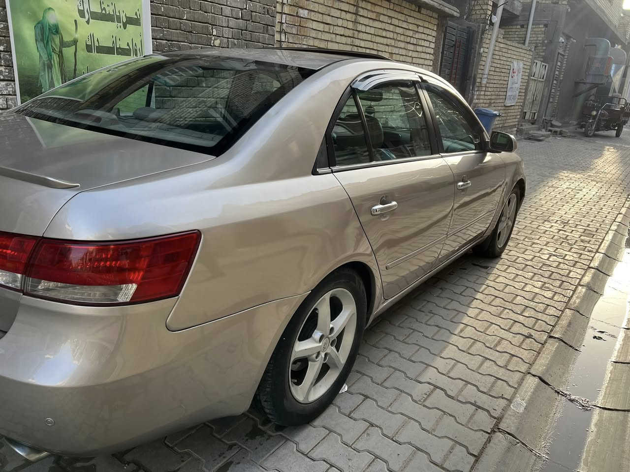 السلام عليكم
سوناتا وارد كوري حادثها جاملغ وبنيد موديل 2006
محرك 3300
كير محرك خير من الله 
غرفه شوف عينك 
فول موصفات 
السياره بيها حزام بدون دواخل 
شاصي لغود تكم مكفولات 
العنوان بغداد الشعله 
السعر 90 بي مجال 
الاستفسار ***********
