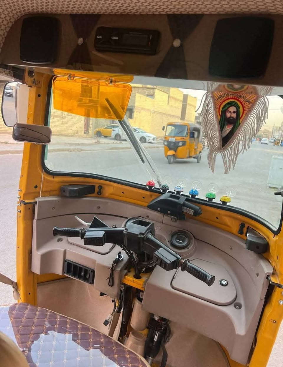 تكتك موديل 17 شهر العاشر أوراق مو رقم مكينة 19بيها ضربه خفيفة بالغد الأيمن السعر 4 ونص وبيها مجال  العنوان بغداد مدينة الصدر /الدسيم قرب حسينية شيخ وهاب رقم الهاتف ***********
