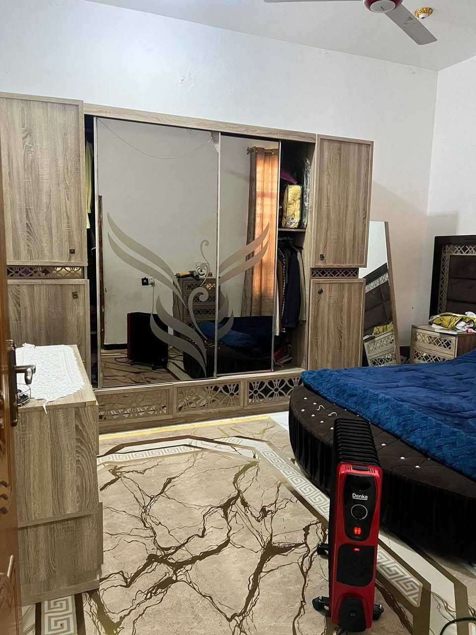 سلام عليكم
البيت للبيع مساحه 150
بناء 2022 
يتكون من غرفتين دوانيه وصاله ومطبخ وصحيات خارجي
موقع الفضليه شارع أربعين قرب بطاقه الوطنيه
الاستفسار *********** 
الاستفسار ***********
