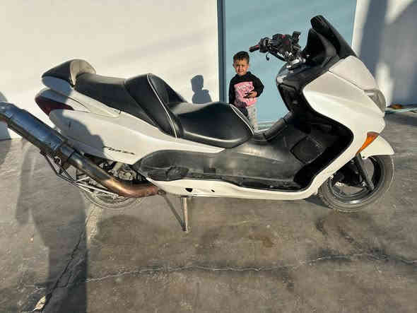 سلام عليكم
فورزه 0.8 لون ابيض صدفي دراجة خير من الله مناقصها كلشي بس ربط فيشت الكير العادي لان موقفينه احنه مكينه ممفتوحه دراجة جاهزه مابيها نقص 
عنوان ديالى شهربان ***********
سعر 850
