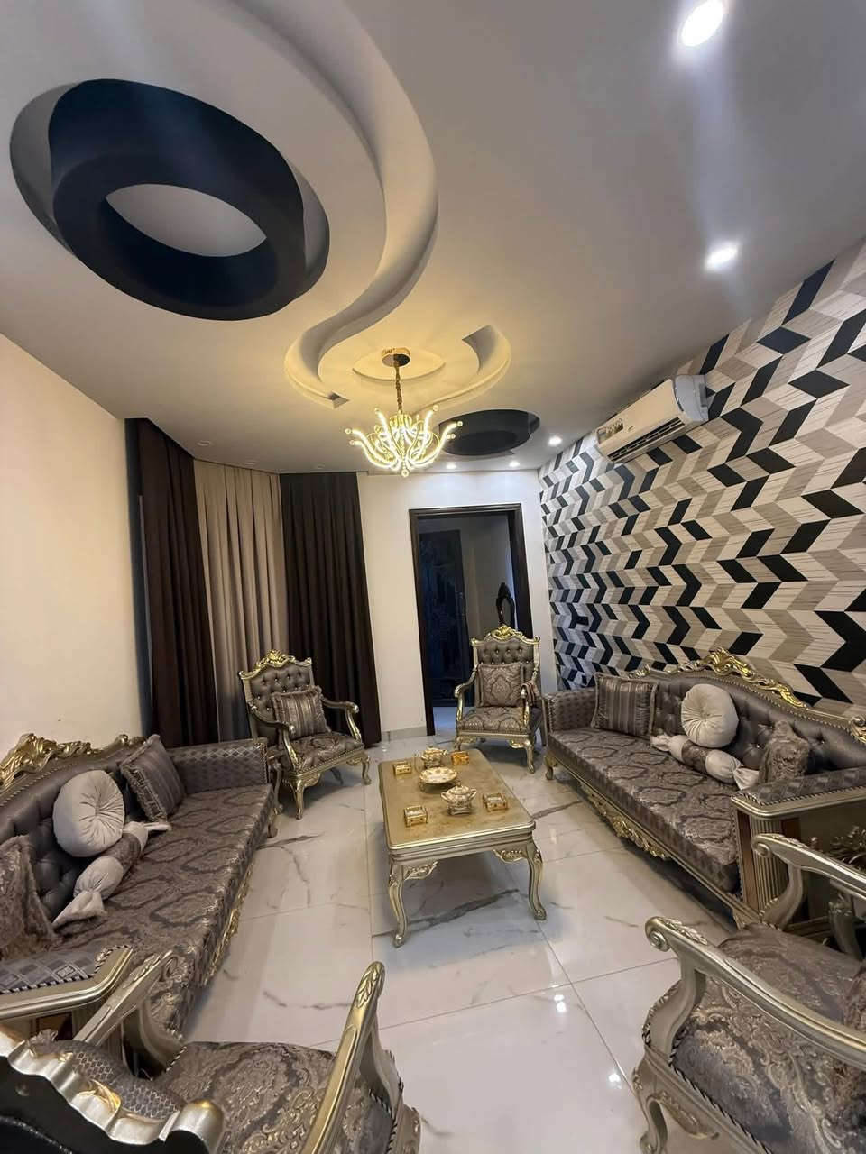 عروض مكتب دور الموصل لللعقارات العامة مقابل باب كلية طب الأسنان جامعة الموصل ***********—***********
بيت دار لللبيع قصر في حي البلديات الاولى 225م الواجهه 12.5م 🛑قريب جدا جدا جدا  عن الشارع العام 15م فقط بيت قريب عن جامعة الموصل كليةطب الأسنان جامعة الموصل بيت 225 م اتجاه شروق تام  تصميم خليجي البيت 🛑 طابقين بيت يحتوي على سته غرفه هول واستقبال وصحيات ومطبخ حار وباره وحديقة وكراج واسعه جدا جدا تصميم تركي البيت درجة اولى فول موصفات ***********—***********—***********
