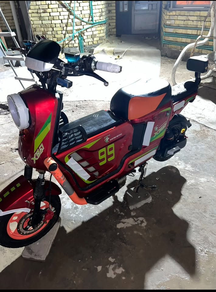 السلام عليكم للبيع اكس 900 من شركه 99 مديل 25 ملف 2000 بطاريات 12v/20A دراجه اخت الجديده مستخدمه اقل 4 اشهر بعدها جديده  غراضها كامله شاحنه سويج وبصمه عدد 2 كفات زنجيل موجودات السعر 425 وبيها مجال مكان بصره الكباسي ***********
