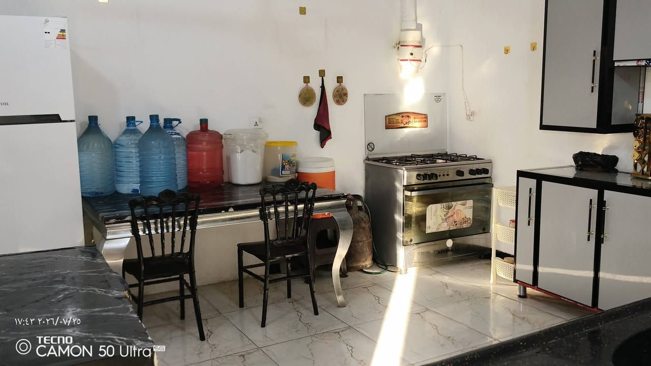 دار للبيع الموقع بغداد جسر ديالى القديم نهاية شارع المصرف قرب معامل الكزاز المساحه 200 متر مبني 100 السعر راسلني خاص *********** موجود عل واتساب
