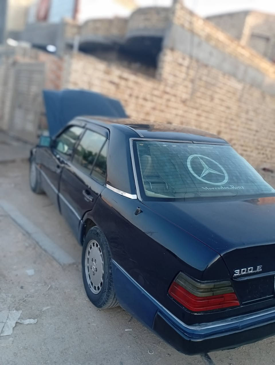 سلام عليكم مرسيدس دب
 موديل 91 سياره
 لون نيلي سياره جيس 
محرك فيفيتي ٢ونص سياره نضيفه 
رايده مراوس شعندك نزل بتعاليق أو بيع 
مكان سياره ميسان 
 سعر 52 وبيه مجال 
اتصال فقط وتساب \***********
