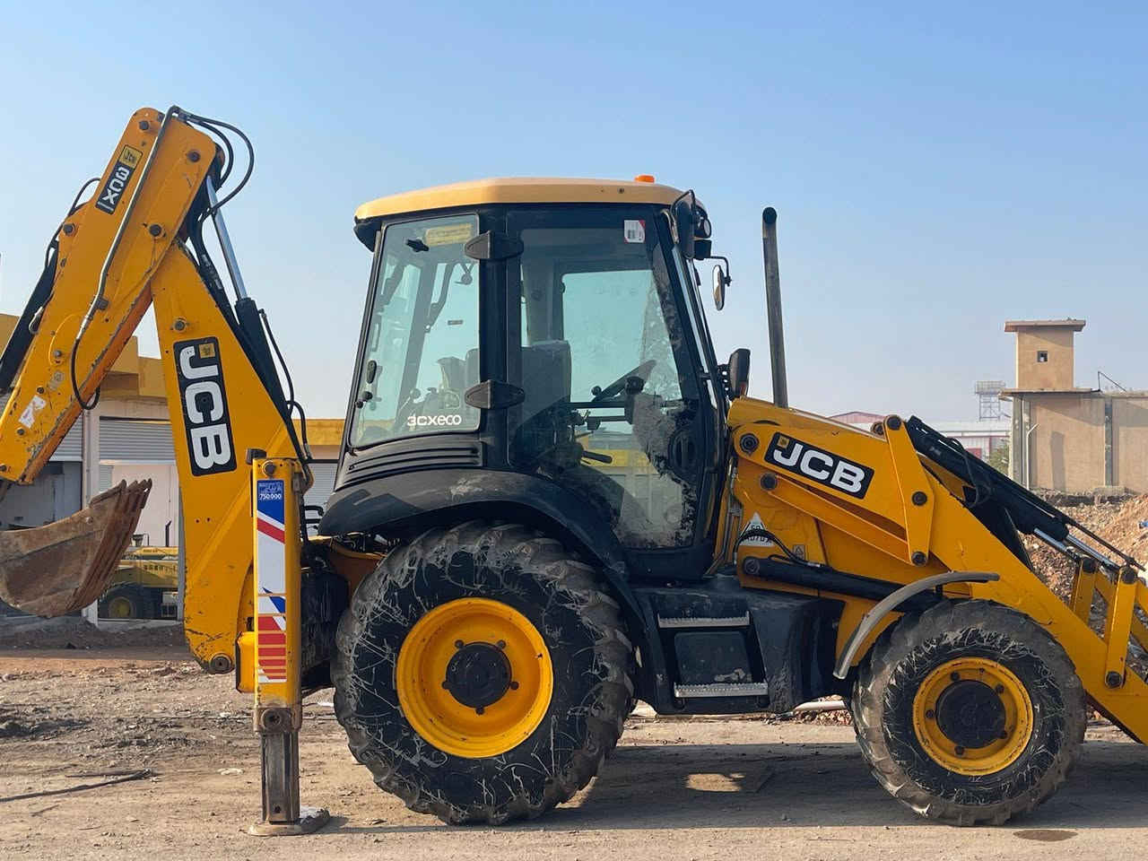 JCBموديل 2013خير من الله ما بيهه نقص جاهز رقم أربيل جديد ***********(06764440
