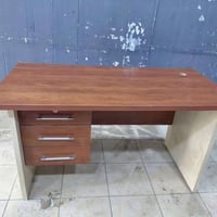 ميز مكتبي • بيع سريع • أربيل حي العدالة