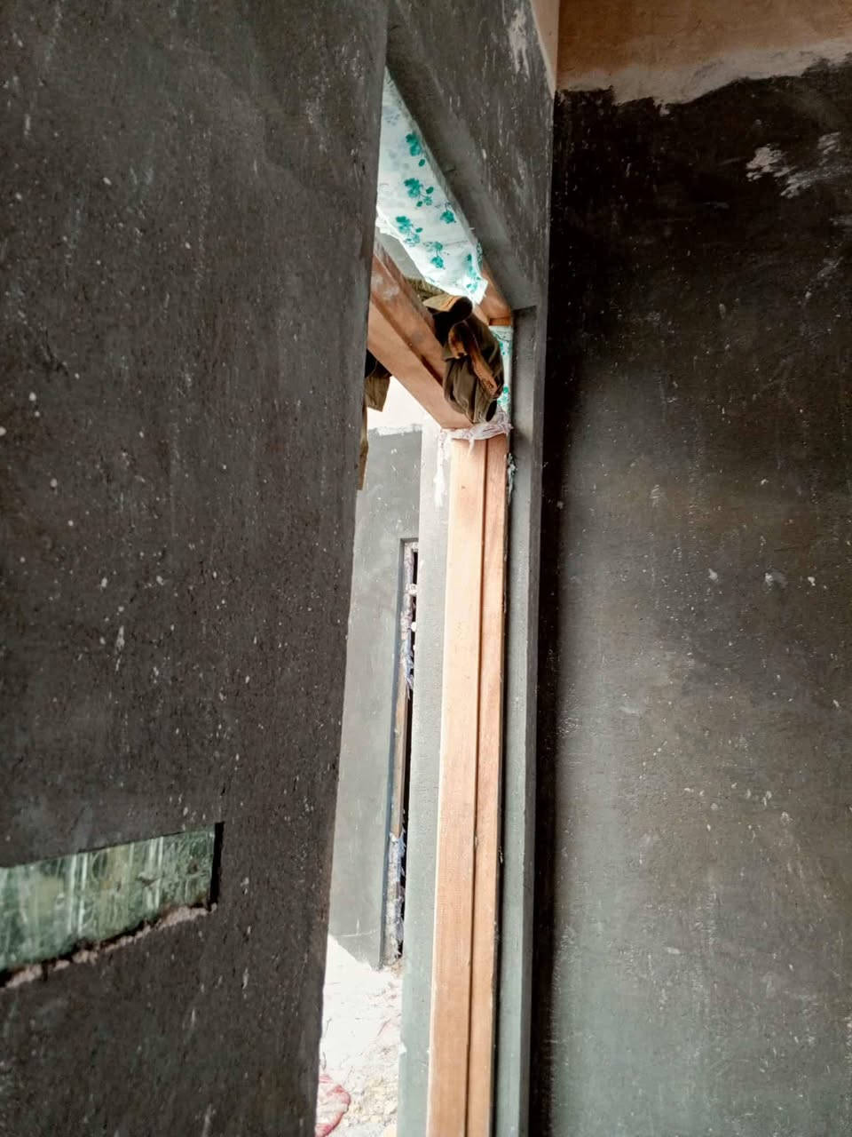 خلفات ثنين متفرغين العمل  *********** وتساب  الشغل ع المتر فقط
