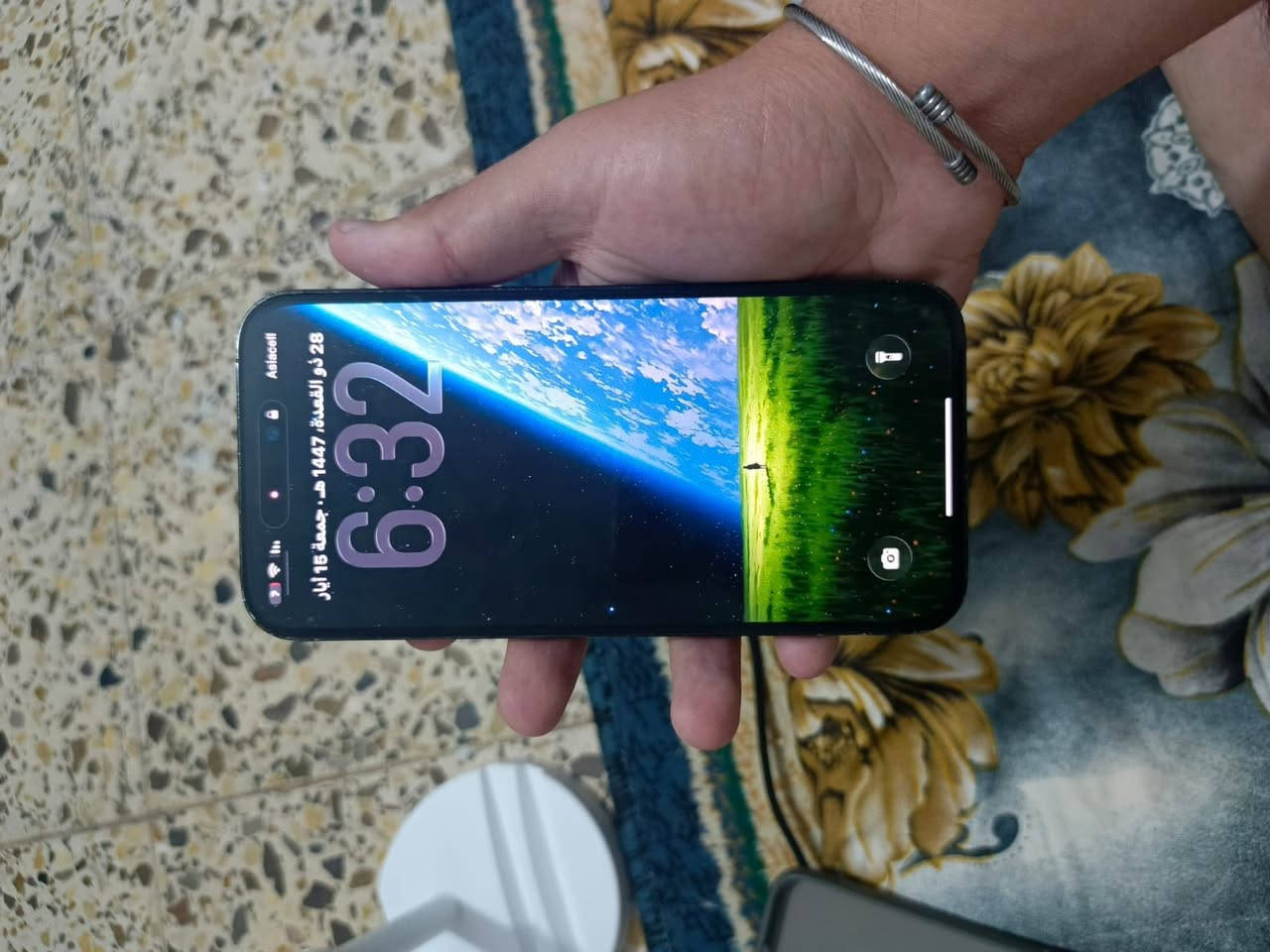 14 برو ماكس مبدل شاشه اخت الاصليه وبطاريه كذالك ماتصرف شحن وكلش قويه دبل شريحه ذاكره 256 ويعني من ناحيه الشاشه ابد ماتعلك 120فريم والعاب دك العب عليه *********** سعره 600قفله قفله قفله
