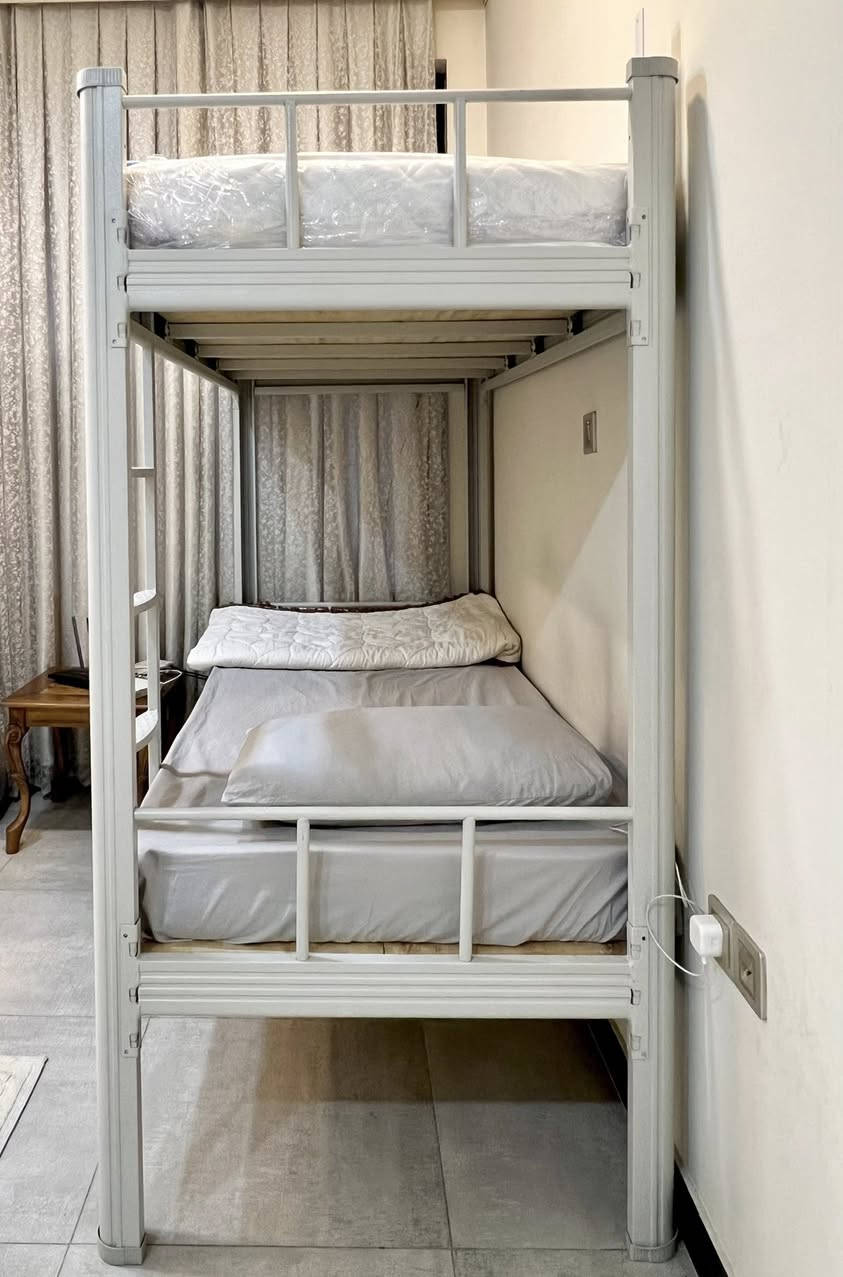 سرير طابقين قياسه ٩٠*١٩٠
السعر ١٥٠ الف بدون الدواشك
اذا وياه الدواشك ب٢٠٠ الف دواشك طبية والدوشك الثاني بعده بالغلاف ممفتوح ولا مستعمل


**إذا كنت صاحب هذا الإعلان وتريد حذفه لأي سبب، رجاءا أرسل رسالة إلى الدعم الفني**