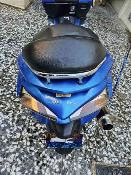 السلام عليكم فورزة صفر 10 s7 دراجة حلوة بيهة سستم سماعات بداخل الجكمجة بيهة منظومة زنون اصليات وصالنصة رياضي اصلية نضافتهة كدامكم نقص بس التريشة اليسار وما بيهة نقص برغي كلشي شغال شلعة ومعدل تايرات شادهن جدد تدفئة يدات للبيع او مراوس سعرهة مناسب ما متواجد خاص اتصال على الرقم او الواتساب *********** مكاني بغداد الحسينية
