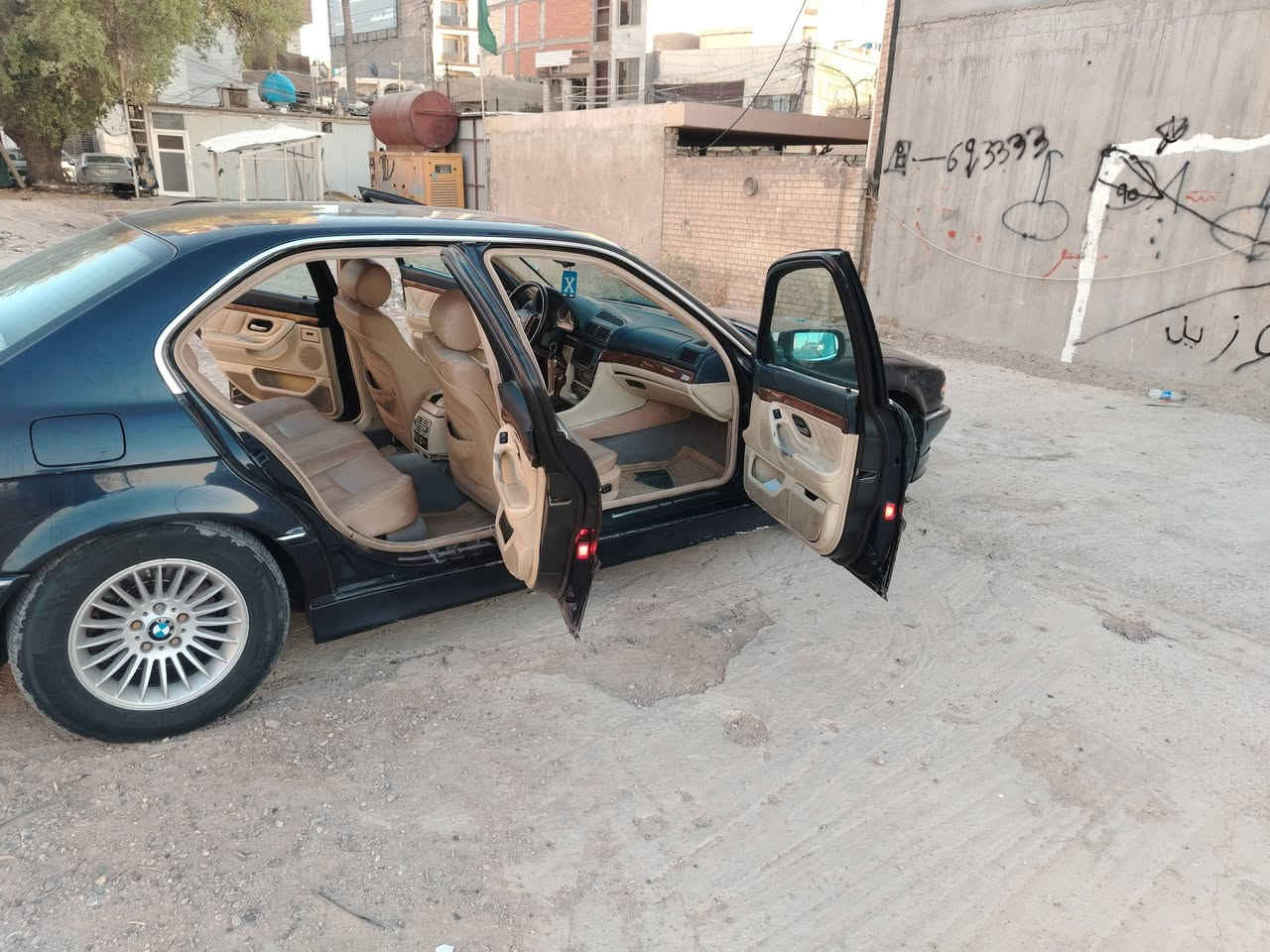 السلام عليكم
للبيع بي إم 740 موديل2000 
مكفوله 
كير سبورت واوتوو وعادي مكينة مكفولات  الخمس نمر فول أمشي 240
محرك44 داينمو ماء
شرط التبريد وكلشي ابلاد بيه 
دبل ايرباك
سلايت 
برده خلفيه بلاد
تخم تاير جديد 
السياره رقم بغداد سنويه لل2028
تحويل مباشر 
مكاني بغداد
السعر 80 وبيها مجال بسيط مايعجبك السعر لاتكسر بسعرها
متواجد /*********** وات ساب
