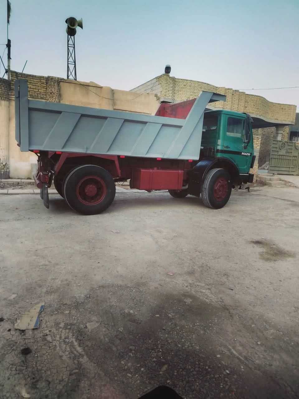 سلام عليكم البي البيع  رقم بغداد نكليزي بسمي مكين ٨
شاصي مكفول ***********
