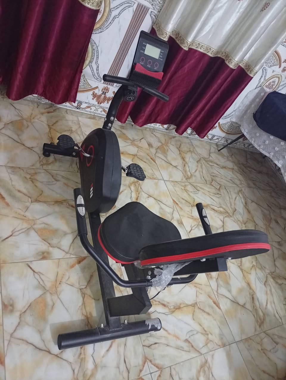 عندي بايسكل رياضي عارضته للبيعالسعر 150وبيه مجال عنواني زعفرانيه دور الشرطه يم مدرسه زهور العراق ***********
