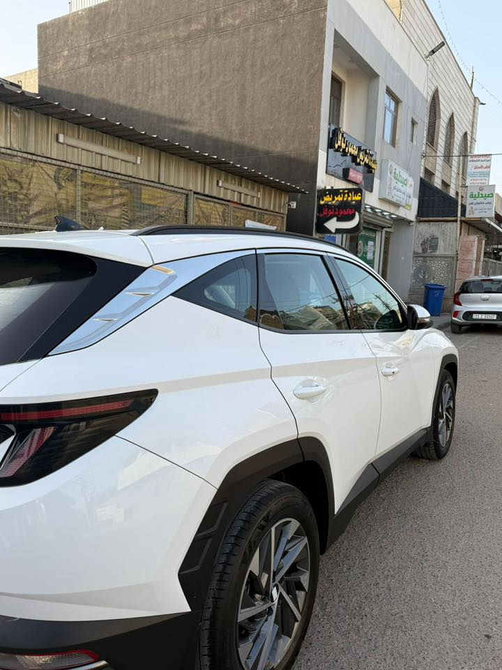 السلام عليكم 
توكسان 2024 
ماشيه 29 ألف
فول مواصفات ماعدا البانوراما 
كشن كهرباء 
ثلاث وضعيات قيادة 
*السيارة بيها فقط بارد بباب الجنطة 
السيارة نضيفة فيها ما تحتاج لأي ملاحظات.
رقم الهاتف : ***********
