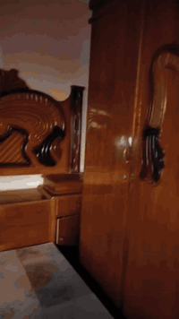 السلام عليكم غرفة
نوم للبيع نضيفه السعر 750 
المكان سوق الشيوخ
الشراي يتصل على 
الهاتف ***********
