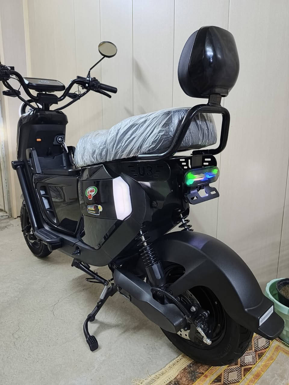 السلام عليكم ورحمة الله وبركاتة...
دراجة كهربائية نوعU3 ماركة معروفة ورصينة اصلية موديل 2026 بعدهة زيرو ماشية قليل جدآ...

بطارية ليثيوم32ieonامبير 60ڤولت

ملف1500

السرعة الحقيقية مع الوزن 55

نظام البك R  الرجوع إلى الخلف

3تحويلات سرع eco... Draeve... Sport

نظام الباركp

تشغيل سويج... بصمة.... جهاز إنذار وقفل الامان

لايت عالي ناصي زنون... سكن لايت لد شمعة... بك لايت نشرات متغيرة... دبل إشارة... اشارة يمين يسار... هورن

بريك امامي خلفي دسك هيدروليك نظام Abs

مساحة تخزين واسعة

كشن سياحي طبي

شاحن يدعم الشحن السريع والفصل الذاتي عند امتلاء البطارية بلشحن

السعر 750ألف وبيهة مجال بسيط للشراي

العنوان العطيفية قرب جامع براثا

رقمي*********** بي واتساب
