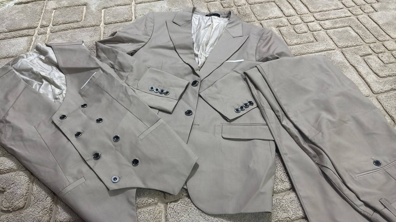 سلام عليكم 
اخوان قوط عدد3شي ان 
النيلي سمول اني وزني 70مالبسني ضيك يعني يلبس اعتقد60وجوه 
والبيجي متوفر قطعتين قياسهن اكس سمول 
يعني شبابي اعتقد اعمار 15او16هيج 
القطع جدد ماملبوسات


**إذا كنت صاحب هذا الإعلان وتريد حذفه لأي سبب، رجاءا أرسل رسالة إلى الدعم الفني**