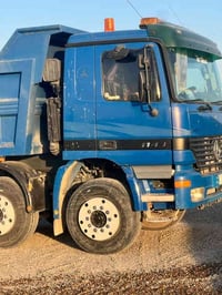 للبيع قاطره ومقطوره الستفسار 07819558864.                07862635935