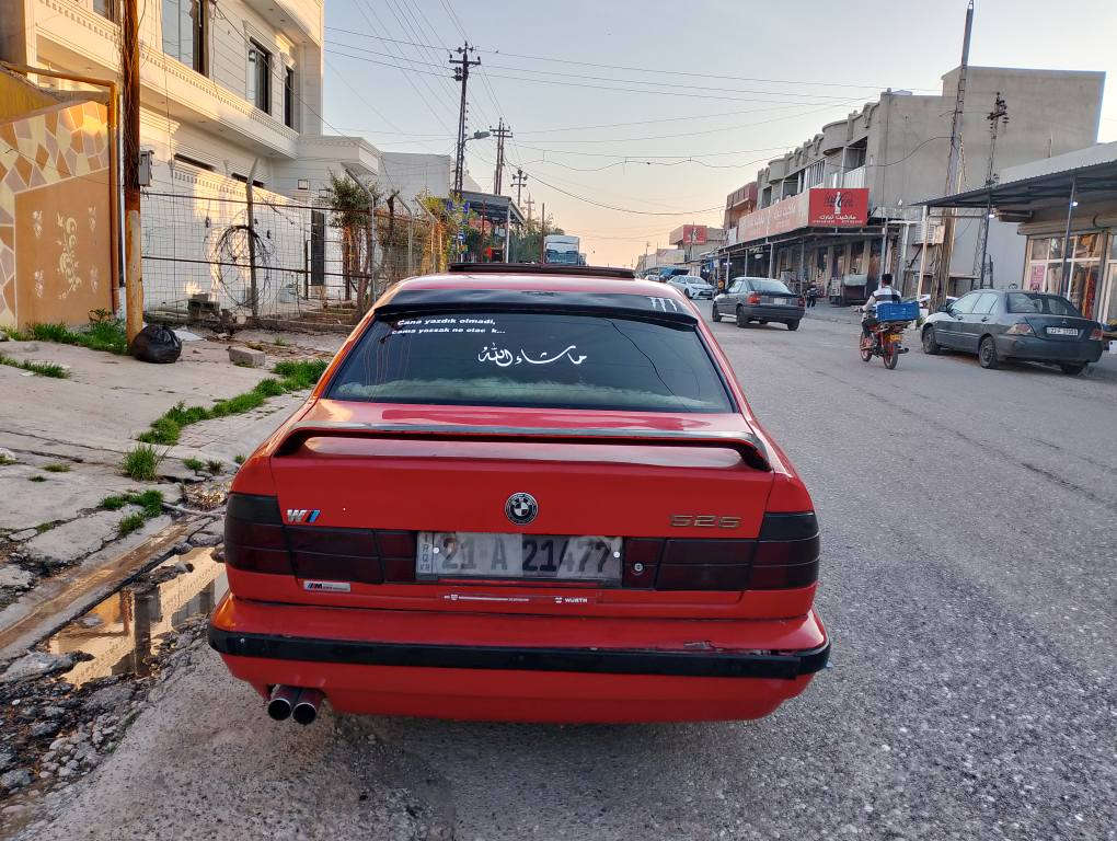 بي ايم 525 گير عادي 
رقم سليماني سنويه 2029 جديد شرط تحويل
سياره كلش نظيف 
موديل 1991
7ورقه غرامه ورا معامله انطيك 
رقم موبايل اسيا/***********
                كورك/*********** ديبيس, كركوك
