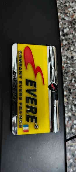 جهاز جري جبلي (Incline) نوع EVERE – فرنسي الصنع
الحالة: مستعمل / نظيف جدًا

المواصفات:

خاصية المشي والجري مع الانحدار (جري جبلي)

يحتوي على حزام تكسير الدهون 

مرفق دمبلز للتمارين

شاشة عرض: السرعة – الوقت – المسافة – السعرات – النبض

مستويات سرعة متعددة
السعر 300 الف
موجود في بغداد
للاستفسار التواصل واتس
***********
 

يتحمل وزن لحد 160 كغم 

موتور قوي 3.5 HP

قابل للطي مع عجلات للنقل
