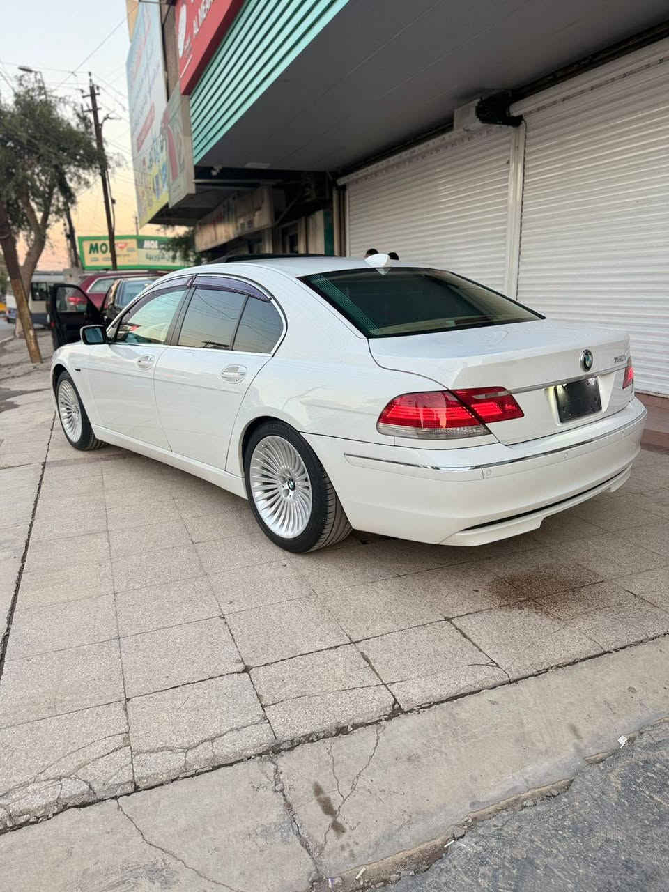 أللهم صل على محمد وآل محمد
سلام عليكم ورحمة الله وبركاته 
بي ام باخره حجم 750 تنفس طبيعي نوزل قصير داخل عسلي 
جلد كهرباء كشنات تتفئه تبريد 
باب قصير لمرغوب سياره جديده وجاهزه اي نقص مابيه 
موديل سياره اصل 2006 مسجله 2004 سياره كفاله 
بيه قطعتين كلير فقط 
موصفات سياره خمس 
بردات بوب شفط شاشه 
كار بلي شادله نضام حديث 
صدر امامي وخلفي شرط 
محرك كير تخم تاير جديد 
كوري ويل كب اصلي حاويه 
تحكم جهتين شفتات ستيرن 
صاج ملكي عليه ادامه كامله 
منضومت زينون اصليه عليه 
لحيه دعاميه اماميه M
سعر سياره 173 وبيه مجال 
للطيبين وسوك كلشي بيه 
بيع او مراوس حسب القناعه 
مكاني بغداد الدورة الاستفسار اكثر هاذا رقمي ***********
