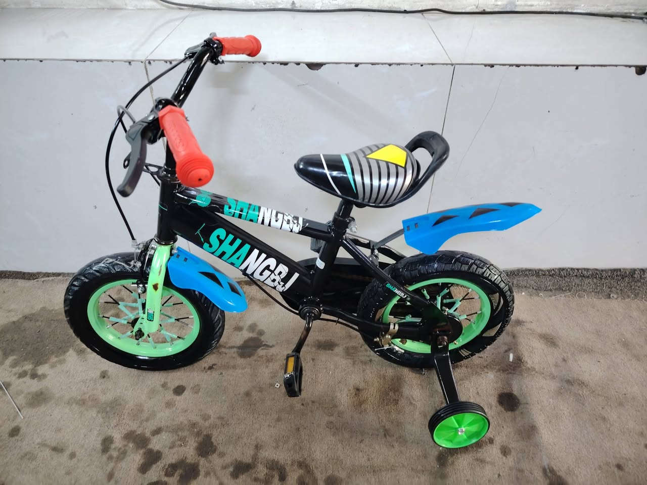 باسكيل حجم 12 شرط نظافه بدون اي عيب شلونه بل صوره هيج سعره 30 نهايته وقفله شراي خابر وتدلل *********** ملاحظة اروس شعندك باسكيل عاطل لو حته صغير تحياتي للجميع
