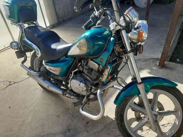 السلام عليكم اخوان هارلي ٢ ولف جاهز وشغال السعر ٤٥٠ وبيه مجال حك الجيه متواجد عالفيس او الاتصال ***********
