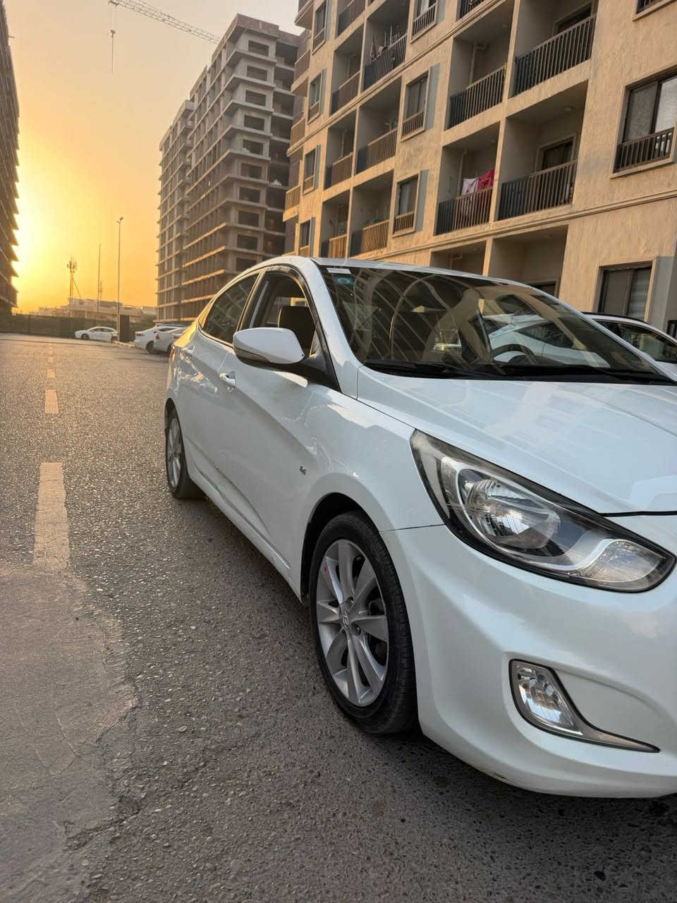 سلام عليكم
اكسنت خليجي 2012 محرك 1600 
بيه ٣ قطع صبغ بدون اي ضرار داخلي 
كير مكيمنه زينات 
السياره حلوه ونضيفه 
عارضه 88  وبيه مجال 
مكاني حي الاعلام 
***********
