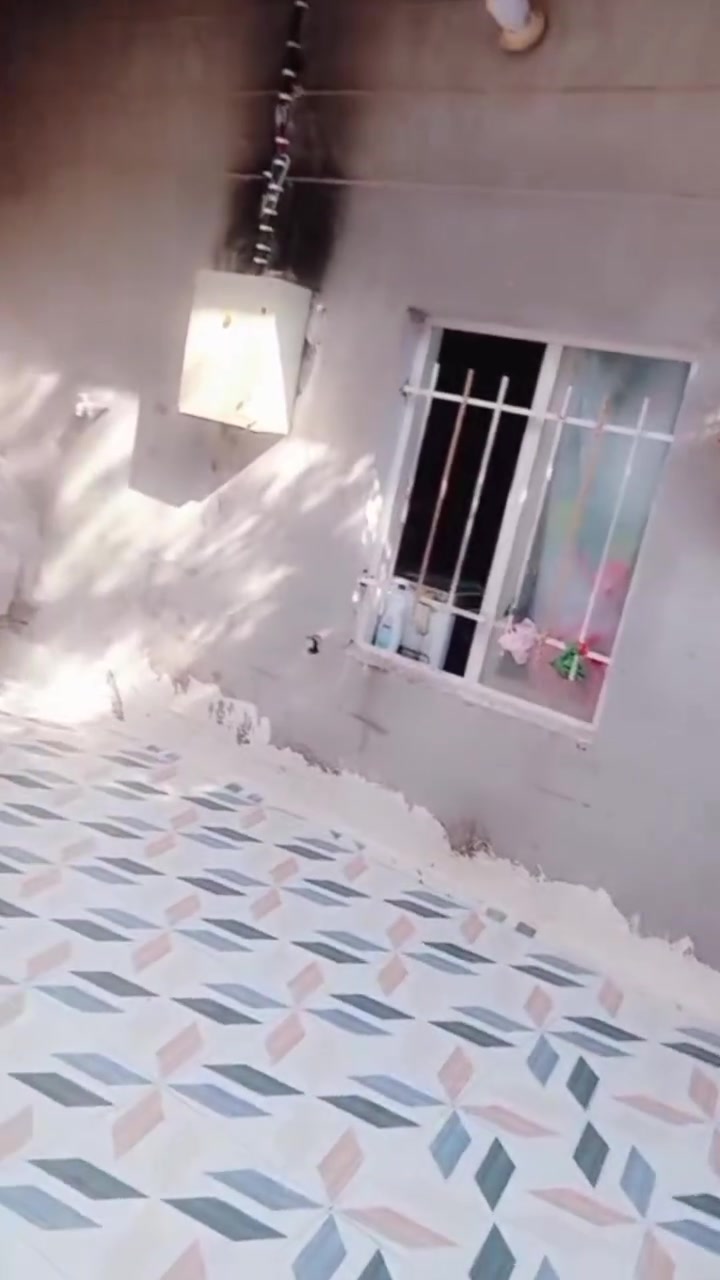 بيت للبيع العنوان حي الخطيب يم المشروع وتنزل مساحه البيت 130 السعر 28 وبيه مجال للتصال والاستفسا***********
