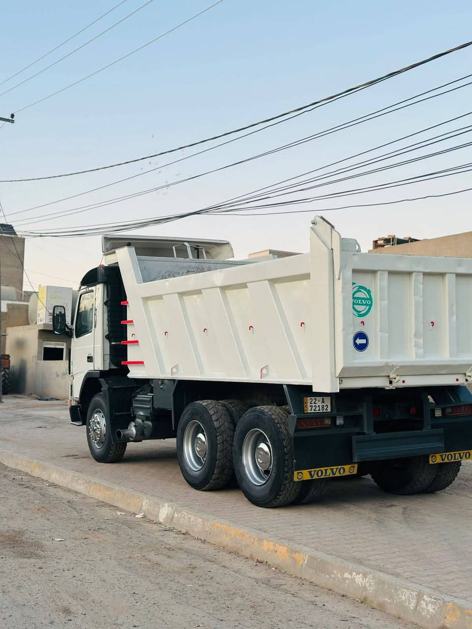 سلام عليكم اخوان فالفو للبيع كير 4/4محرك مابي صرف فقط بخار مجموعه شفت خفيف شاصي بلادي طويل أو عريض مكفول من كسر اوفطر سياره خير من الله جاهزه للشغل  العنوان كركوك  للاستفسار الاتصال على الرقم ***********
