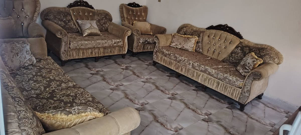 سلام عليكم هذني للبيع كله جديد بعدهن نضافه ١٠٠ بل ١٠٠ عنوان كركوك ***********
