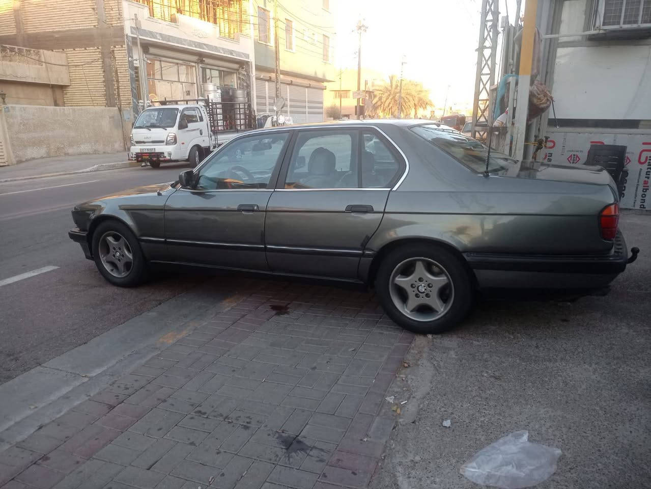 بي ام دبليو 735i
سياره جاهزه مكينه كير خير من الله 

تبريد شغال كشر مكفول من ضربه وكص وتبديل فقط صبغ جماليه قطره معجون مابي حداديه خير من الله كهربائيات كلهه شغاله داخل جلد ابيض جديد الفتحه مو شغاله جام 4 كهرباء حساس ABS مال بريك شغال كيجات كلهه شغاله رقم نينوئ الشرعي بلموصل مكان السياره بغداد السعر 40 وبيهه مجال

   بيع او مراوس الاستفسار اتصال او واتساب

***********
