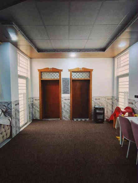 دار للبيع  150 م طابو زراعي  سند 25 اقرار محكمه 

الموقع شارع الصب مقابيل قريه الغدير عامود 327 يبعد عن الشارع 200 متر( قريب جداً عن الشارع)

يحتوي على غرفتين نوم كبار
صاله استقبال مطبخ
صحيات مكشوفه عدد 2
طابق الثاني مخزن

بناء جديد
و تأسيس وايرات كهرباء بناء جناي
ي

السعر 70 مليون وبي مجال

الاتصال على الرقم 0770055320
***********
