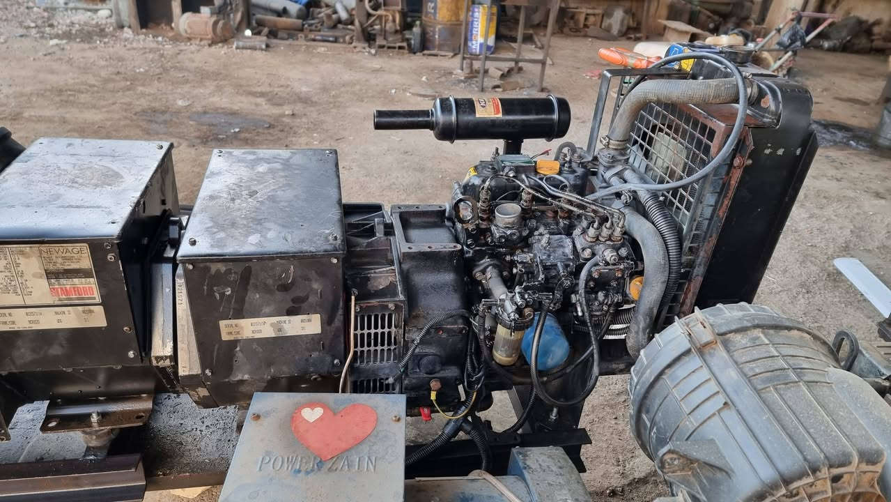 مولدات 3 يانمر بلادي وحد 30كيفي و12ونص كيفي ثنين حاويه مكانها واسط العزيزية \\***********《《***********
