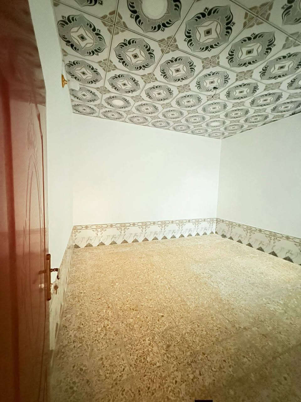 ياالله

يوجد لدينا بيت للبيع حي ميسان قطاع 23 قريب جدا من المركز الصحي وشارع الكيات والسوق مساحه 100متر يحتوي على غرفه وصاله واستقبال ومطبخ وصحيات صب كونكريت ارضيه كاشي جدران سيراميك سقوف سي إن سي البيت جدا نظيف ومرتب السعر المطلوب خاص 

للاستفسار والمعلومات الاتصال بنا ع الارقام التاليه 

***********

***********

***********

او مراجعه مكتب ألروان للوساطه العقاريه والمقاولات العامه 

عنوان المكتب حي ميسان ع الشريط قرب صيدليه الشراع مقابل الاستداره مباشر 

عندك بيت عرصه للبيع راسلنه وات ساب وتدلل 

نشتري جميع الدور والعرصات حي ميسان فقط
