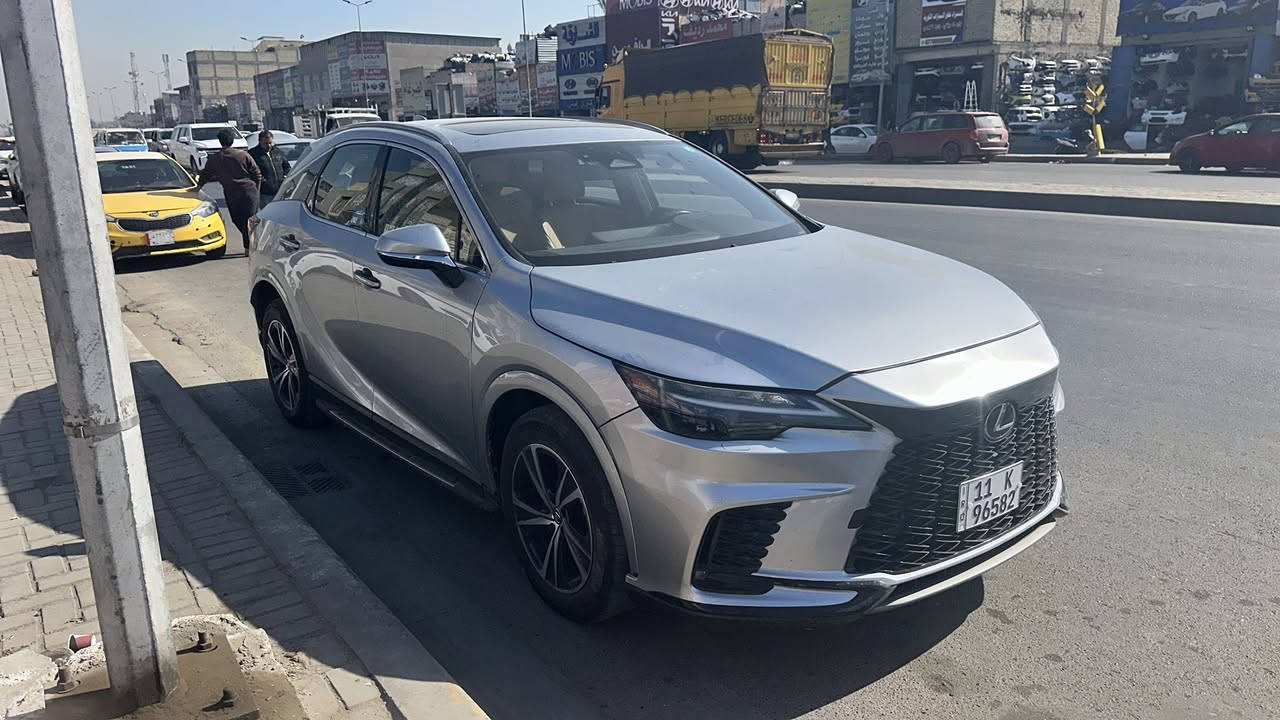 السلام عليكم لكزسRX 350 موديل 24 ماشي 14 الف رقم بغداد بسمي سعره 35 الف بي مجال ***********
