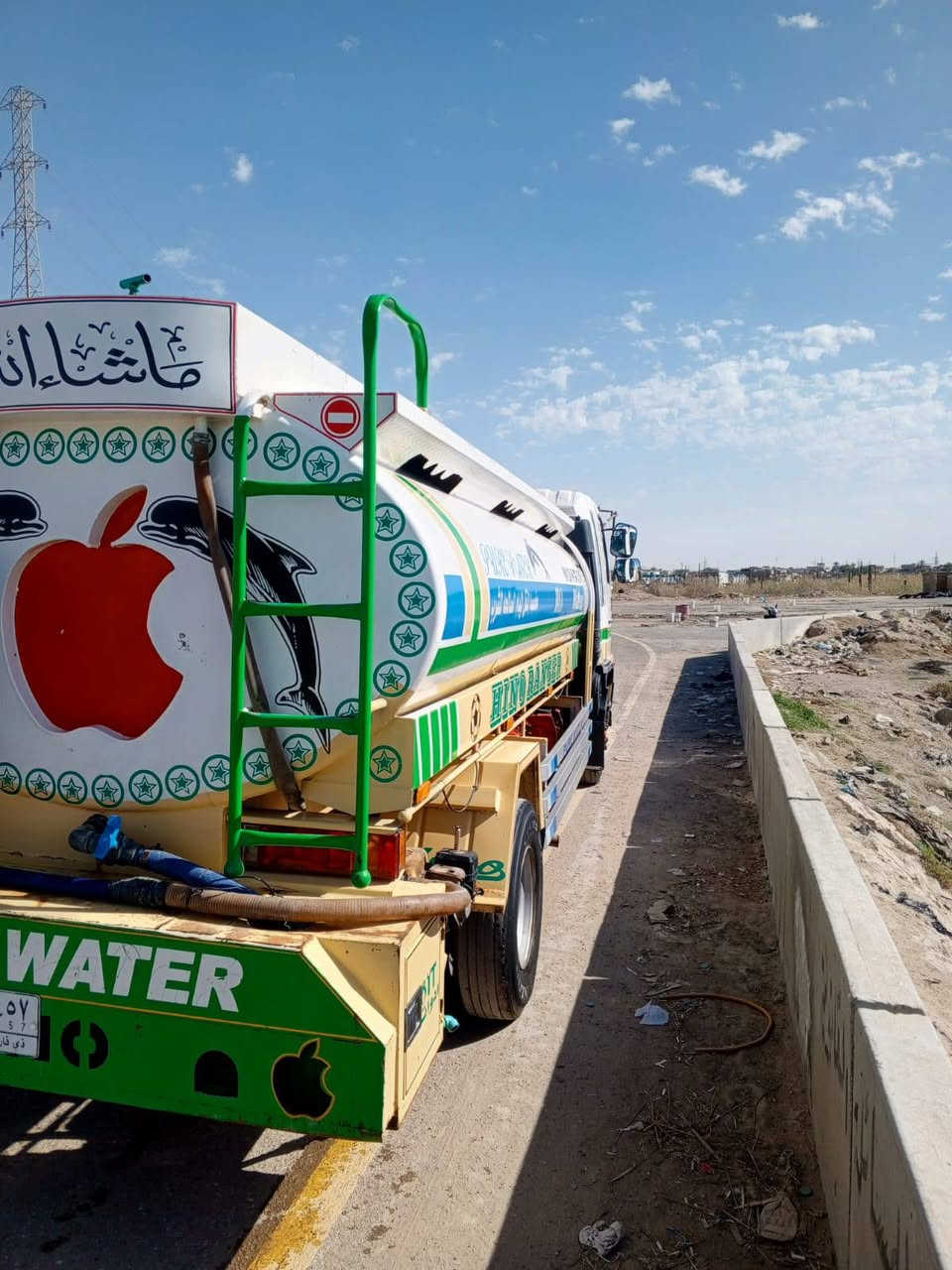 السلام عليكم سياره للبيع هينو مكينه 80 تبخر رقم ذي قار انجليزي حمل 8 طن سياره جاهزه للشغل سعر 150 وبيها مجال ***********
