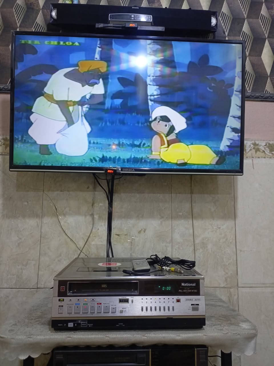 للبيع 
فديو كاسيت ناشيونال(NV-390)
.3.أنظمه أستيراد مؤسسه بدايه الثمانينات..يعمل على الشاشات الحديثه والتلفزيون القديم بنظام AV-RF جداً نظيف شغال وبحاله ممتازه خالي من التصليح والعيوب نهائيا بلاد وضع شركه 
هيد شركه بلاد.. أداء وعرض وتسجيل 
للاستفسار (***********) متواجد واتساب ماسنجر.. يوجد توصيل 
((السعر مراسله الصفحه))
