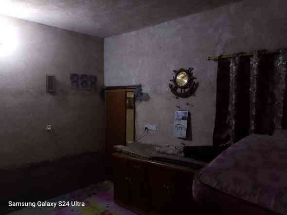 بيت للبيع – كربلاء / قرية آل جميل (خلف جامعة العميد)
- المساحة: 200 متر  
- البناء: بلوك درجة أولى  
- طابو: زراعي (سند 25 قابل للتحويل إلى صرف)  
- يحتوي على:  
  - غرفة 4.50 × 5 م  
  - مطبخ 4.50 × 5 م  
  - استقبال 4.50 × 5 م  
  - حديقة  
  - صحيات عدد 2 خارجيات  
  - كراج  
- الكهرباء: خطين + مولدة  
- موقع مميز: شارع 10 متر، قرب مولدة أكرم الأولى  

📞 للاستفسار الأتصال أو عبر واتساب:  
*********** – ***********
