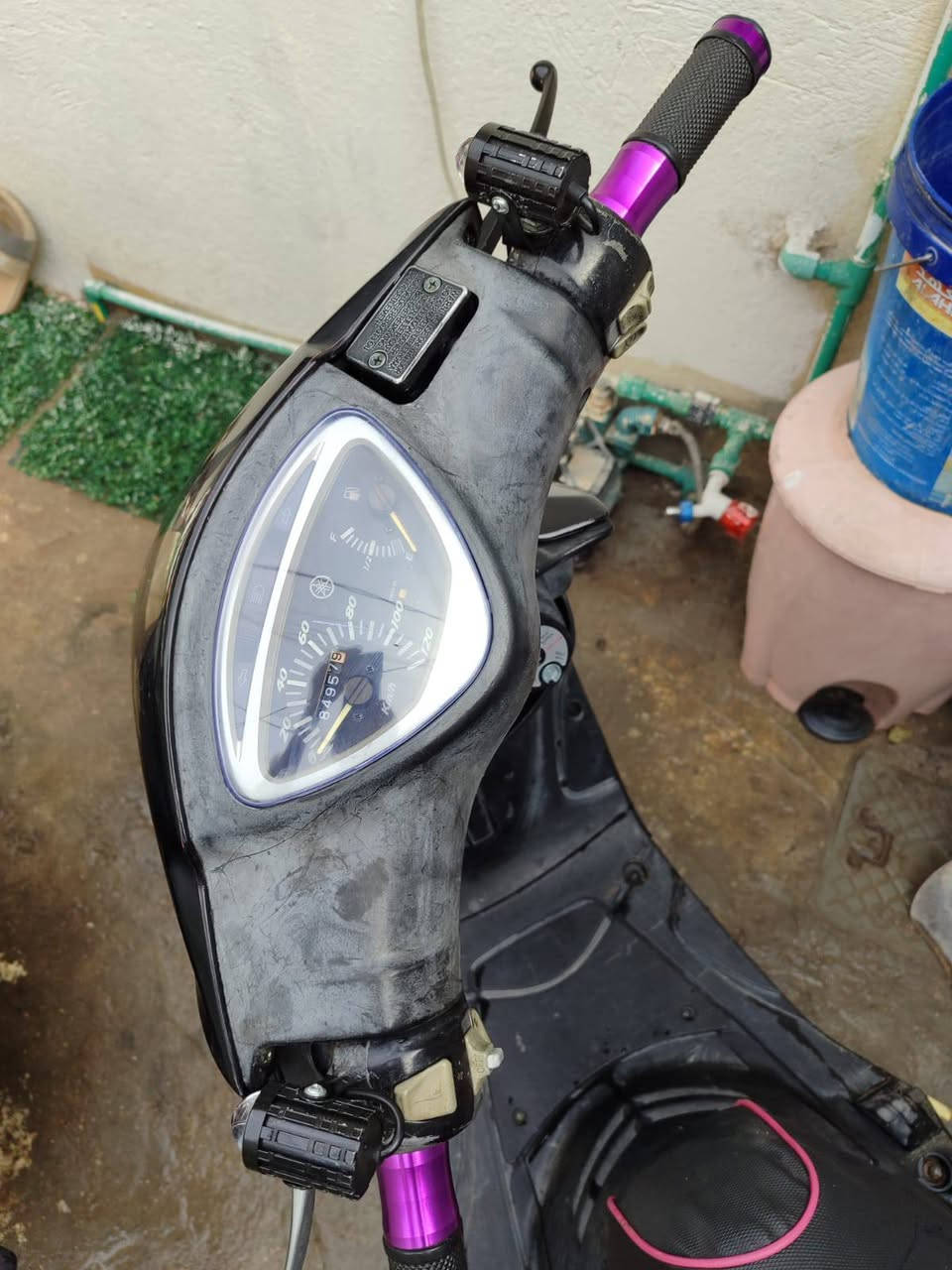 سلام عليكم دراجه للبيع جديده كله بلاديه كفرات مختمه كله بلاديه بيه شلعه شك لكاع مكان الدولعي شراي خاص ***********
