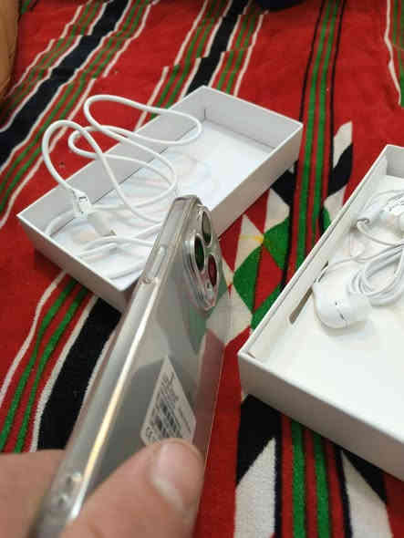 السلام عليكم ايفون 15 برو ماكس كوبي للبيع 
جهاز جديد كل غراضة ويا حتة الكارتونة بعدة جديد
مكاني كربلاء طوريج السعر 100 وبي مجال ***********
