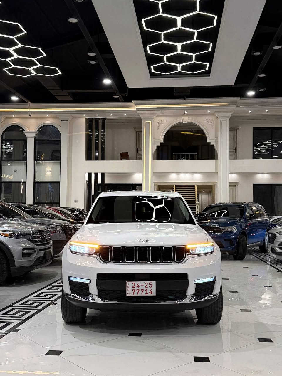 جيب كراند شيروكي وارد امريكي موديل 2023 محرك V6 سلندر مواصفات ليمتد فول فول فقط بدون بانوراما شاشه جبيره كاميره خلفي شاشه امامي الكتروني كشنات خلف شاشات كاميرات🎥خمسه امامي وجانبيات وخلفي وداخلي كشنات خزن كشنات جلد كشنات تتفيه🔥كشنات تبريد❄️كشنات خلف تتفيه🔥استيرن تتفيه🔥كشنات خلف vip سبعه ٧ راكب جامات خلف برداد بلادي تبريد مركزي موبايل📱وايليس بريك بصمه سندوك شفت مريات شفت اشاير مريات رادار جانبيات رادار امامي حساس امامي حساس خلفي لايت ليد زينون ويل كروم تحكم استيرن تحديد سرعه شفتات استيرن فور ويل يعني دبل اكسل بعد هوايه مواصفات بيها سياره مكفوله من اي نواقص كله بشرط ضرر كلش خفيف فقط ربع جملغ امامي حتا دعاميات بلادي بشرط بدون اي ضرر داخلي بدون شخوط بدون تعديل بدون تبديل بدون بقسات بدون شخوط كله بشرط ارباك طاك وراجع سستم بشرط فحص سياره برغي ماناقص بشرط سياره. ماشي ٤٨ الف مكان سياره إربيل شريكه ابو ظبي كارس سعر. 283$🔥😳 سياره بدون رقم تترقم شمالي فقط إذا عندك سياره مراوس هم اراوس حسب قناعتي 

*********** وتساب 
***********. و
