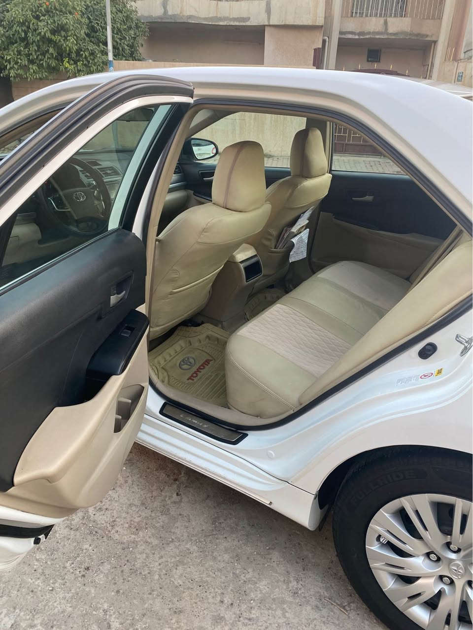 سلام عليكم 
سيارة كامري موديل ٢٠١٣ رقم اربيل للبيع 
سيارة بسمي شرط تحويل ثاني يوم
سنويه جديد لحد ٢٠٢٩  
مواصفات سيارة LE
كشن كهربائي 
تثبت سرعه 
محرك وكير شرط فحص 👌
حادث بيه باب خلفي سائق ١٠ سنتم تعديل بارد 
صندوق تعديل بارد ٤ سنتم كلش خفيف 
تايرات جديد لوك 👌
تخم امامي او خلفي جديد كلش اي عيب ما بي
٤ جام كهربائي خلي عل D وتوكل 
سعره ١٥٨ وبي مجال للطيبين 
رقم موبايل 
*********** كركوك, العراق
