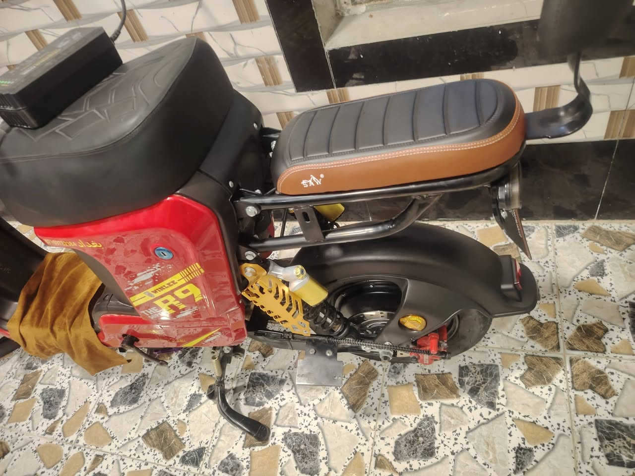 سلام عليكم دراجه شحن للبيع R9 جديده قبل فتره اشتريته فتح كارتون لسعر 450 بيهه مجال قليل لشراي يراسلني
رقمي ***********
   العنوان محافظة واسط قضاء الصويره
موصفات الدراجه ⏬

موديل 2024 للبيع
 عقل زيرو وملف زيرو والكفرات ما بيهم أي شي 
الدراجه ماشيه 4000 فقط حقيقي

مواصفاتها

بصمات ثنين تشغيل عن بعد + مانع سرقه قفل وفتح +سويجات ثنين وياها

اشاير يمين يسار شغاله

لايت ناصي LED دائري + لايت عالي ابيض زنون

 4 سرعه . السرعة الكامله 99
5 بطاريات تمشي بل شحنه الوحده من 33 إلى 35 كيلو
 الشاحنه والبايدرات الاصليه موجوده

الدراجه جديده بمعنا الكلمه وناعمه كلش تجي تفحص وتشوف بعينك مكاني محافظة واسط قضاء الصويره الدراجه سعرها 450 الف وبيها مجال
